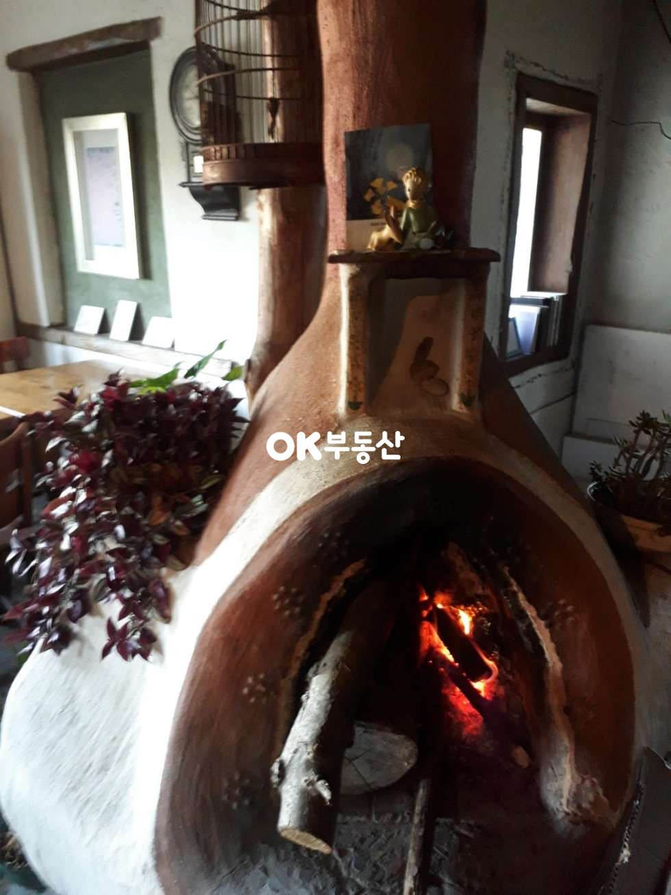 경기 안성시 서운면 청용리 안성전원주택매매 총 2필지 제2종근생 필지 앞 도로 국유지 분위기와 멋을 살린 카페 주택 ( 대지 : 160평 / 건물 연 : 39평 ) 매매 매물번호 13765 사진 4