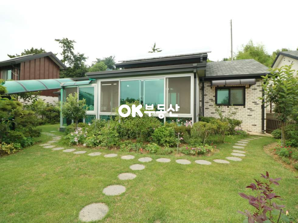 충남 아산시 도고면 신언리 [급매]가격절충불가.아산전원주택매매 탁 트인 뷰와 텃밭 및 조경 · 유실수를 가꾸며 힐링 할 수 있는 주택 ( 대지 : 137평 / 건물 : 27평 ) 매매 매물번호 13522 사진 1