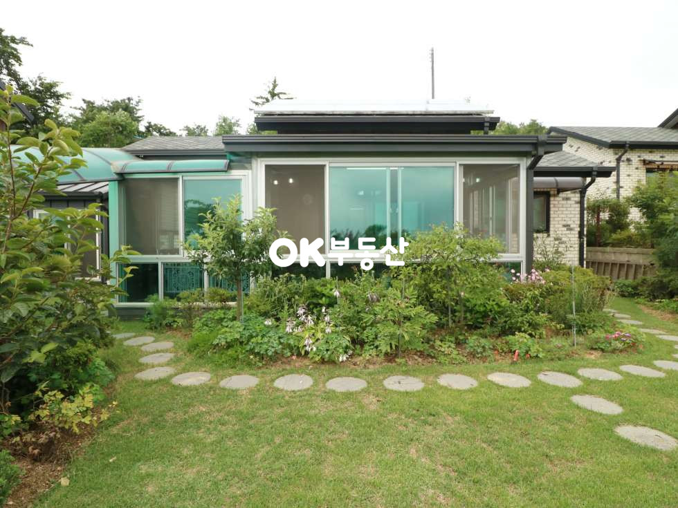 충남 아산시 도고면 신언리 [급매]가격절충불가.아산전원주택매매 탁 트인 뷰와 텃밭 및 조경 · 유실수를 가꾸며 힐링 할 수 있는 주택 ( 대지 : 137평 / 건물 : 27평 ) 매매 매물번호 13522 사진 2