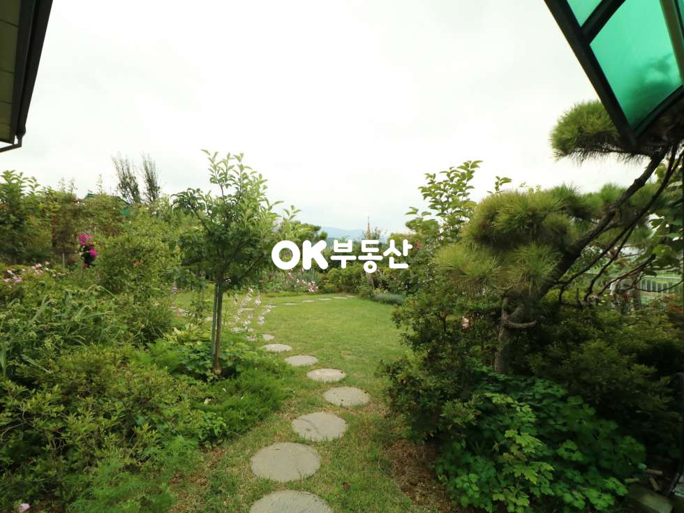 충남 아산시 도고면 신언리 [급매]가격절충불가.아산전원주택매매 탁 트인 뷰와 텃밭 및 조경 · 유실수를 가꾸며 힐링 할 수 있는 주택 ( 대지 : 137평 / 건물 : 27평 ) 매매 매물번호 13522 사진 3
