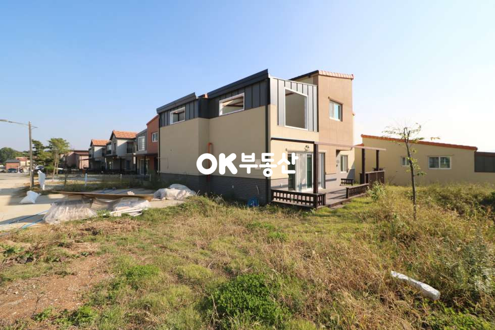 충남 아산시 둔포면 운교리 아산타운하우스 전원생활 가능함과 동시에 수익형 렌탈하우스까지 가능 도로조건 및 입지 좋은 전원주택 ( 대지 : 148평 / 건물 연 : 59평 ) 매매 매물번호 13783 사진 2