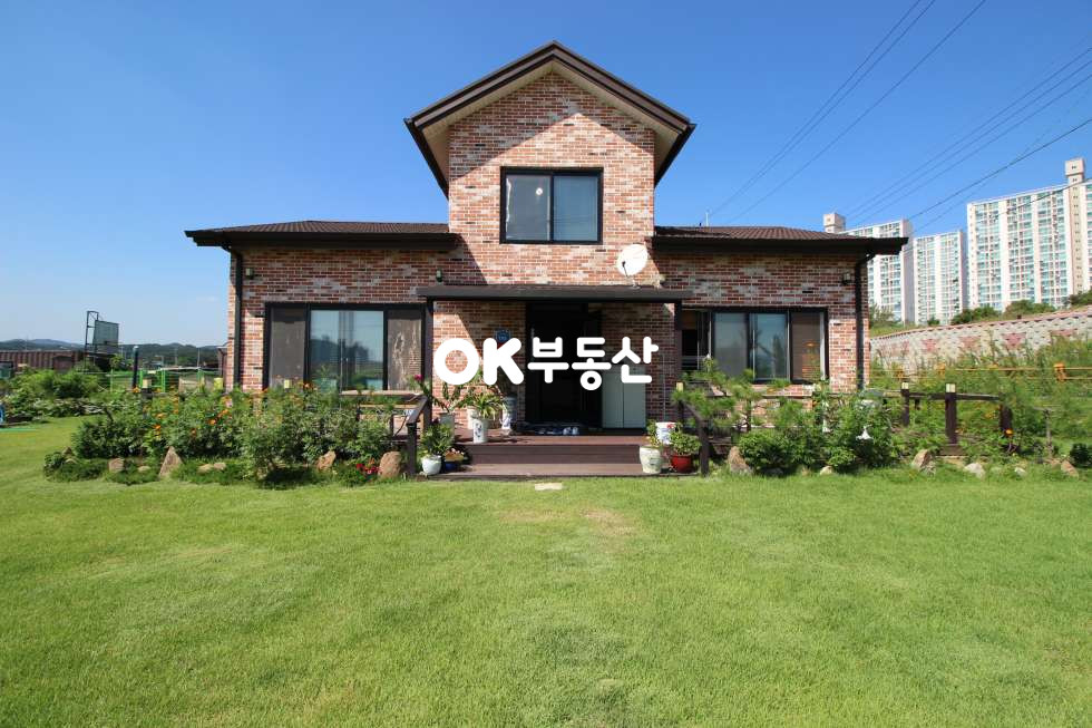 충남 아산시 염치읍 방현리 도로접한 카페 공방등 활용도 높은 입지]아산염치전원주택매매 대지:200평,건물:40평 (지분118평토지 인수시1억추가) 매매 매물번호 10756 사진 1