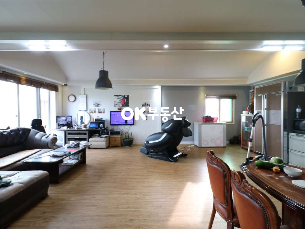 충남 아산시 염치읍 방현리 도로접한 카페 공방등 활용도 높은 입지]아산염치전원주택매매 대지:200평,건물:40평 (지분118평토지 인수시1억추가) 매매 매물번호 10756 사진 11