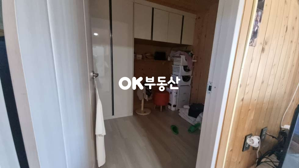 안쪽 드레스룸의 작은 방 사진 8