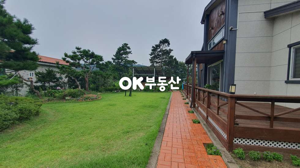 충북 진천군 진천읍 건송리 진천군 백곡지 호수뷰 고급단독주택☆호수를 둘러싼 산책로~ 벽난로☆ 매매 매물번호 17667 사진 2