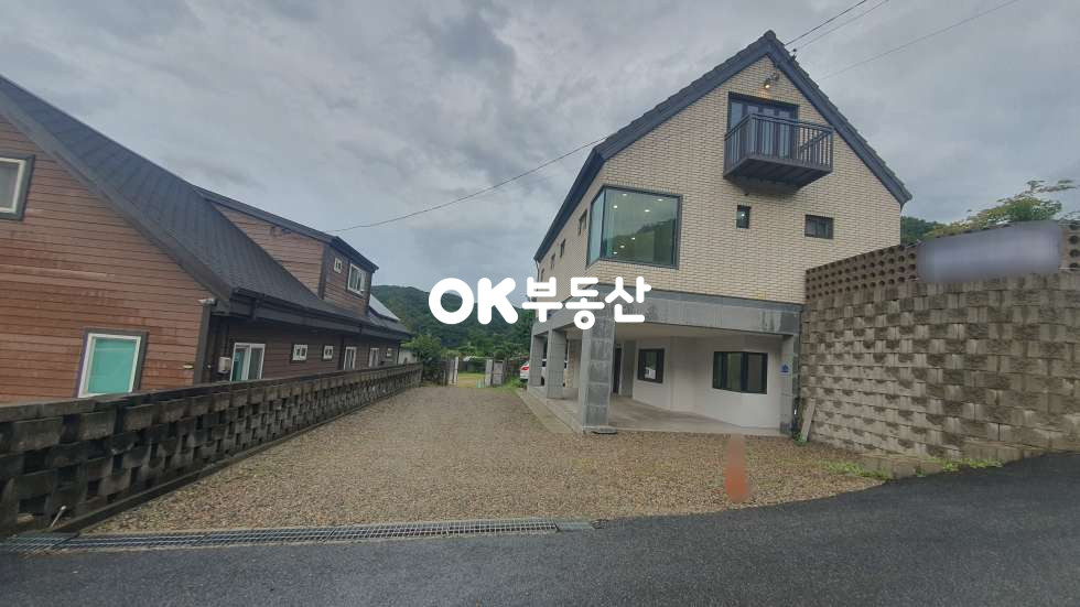 충남 천안동남구 광덕면 광덕리 천안광덕산 아래 신축전원주택☆1층,2층 독립주거공간☆다락방과 발코니에서즐기는 광덕산풍경 매매 매물번호 17698 사진 2