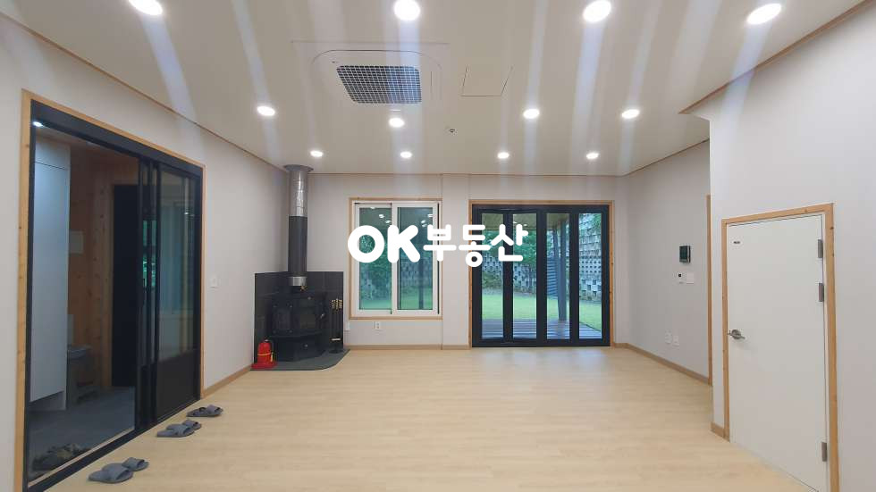 충남 천안동남구 광덕면 광덕리 천안광덕산 아래 신축전원주택☆1층,2층 독립주거공간☆다락방과 발코니에서즐기는 광덕산풍경 매매 매물번호 17698 사진 17