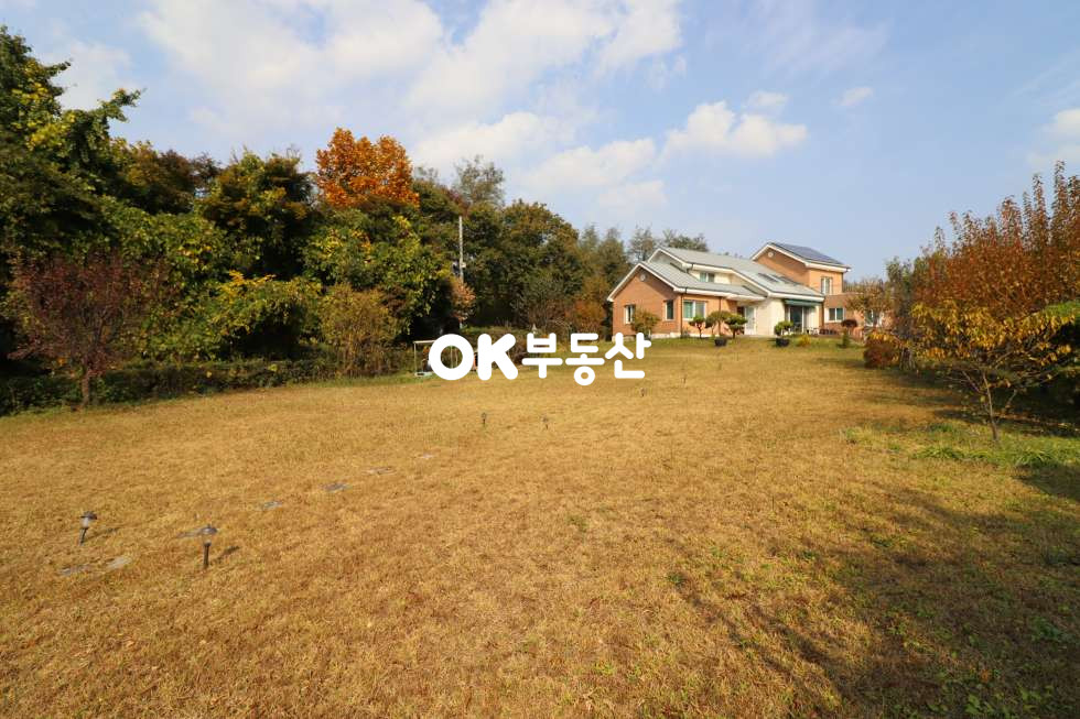 충남 천안서북구 입장면 시장리 천안전원주택매매 단지 내 최고의 대장자리 웅장한 표현이 어울릴 대지 평수와 더불어 국유지 활용도까지 겸비한 주택 ( 대지 : 450평 / 건물 연 : 67평 ) 매매 매물번호 13806 사진 2