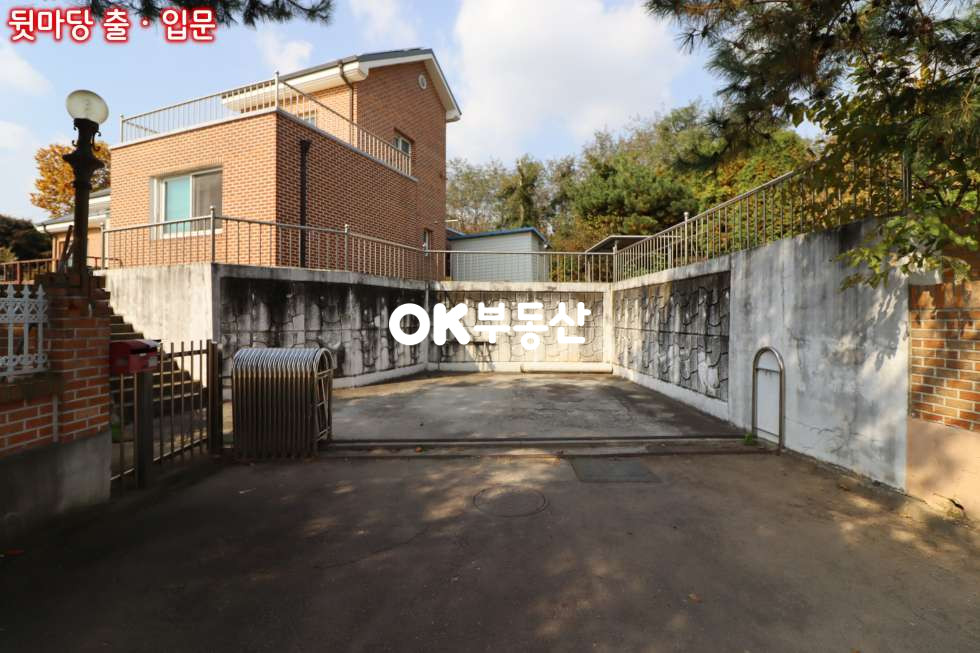 충남 천안서북구 입장면 시장리 천안전원주택매매 단지 내 최고의 대장자리 웅장한 표현이 어울릴 대지 평수와 더불어 국유지 활용도까지 겸비한 주택 ( 대지 : 450평 / 건물 연 : 67평 ) 매매 매물번호 13806 사진 49