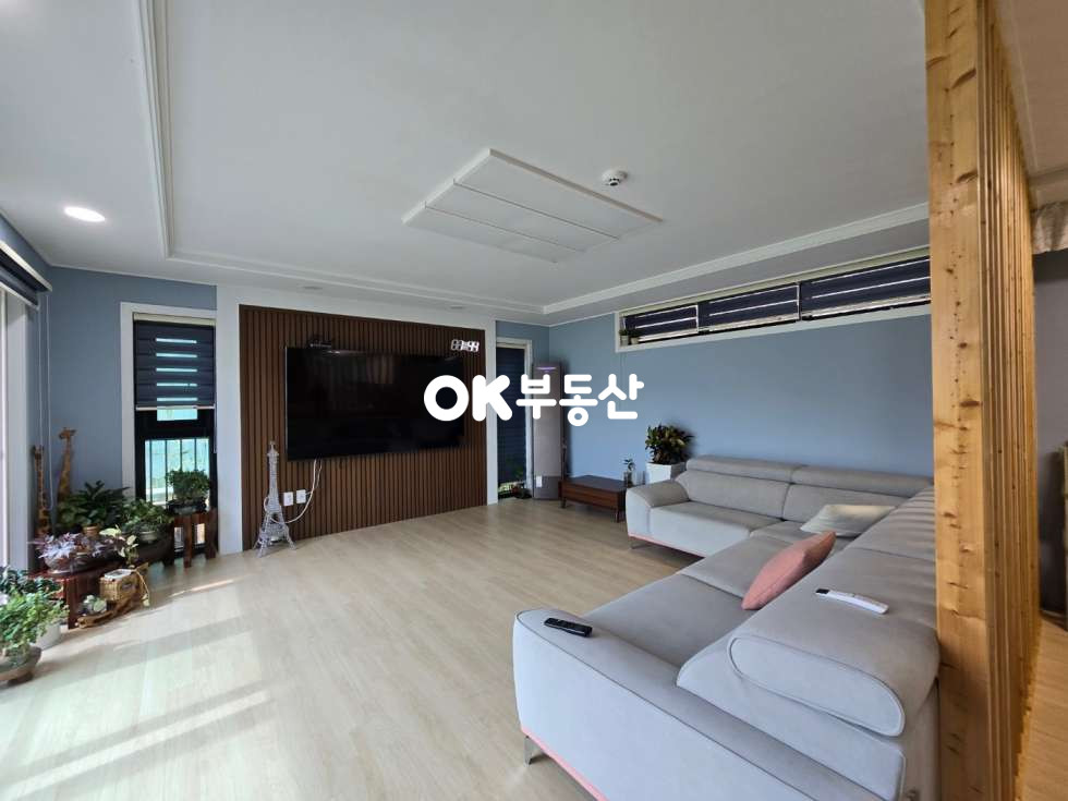 충남 천안동남구 목천읍 지산리 신축급 모던 전원주택 ☆벙커주차장 • 넓은 잔디마당 ☆ 숲세권 하우스 매매 매물번호 18195 사진 14