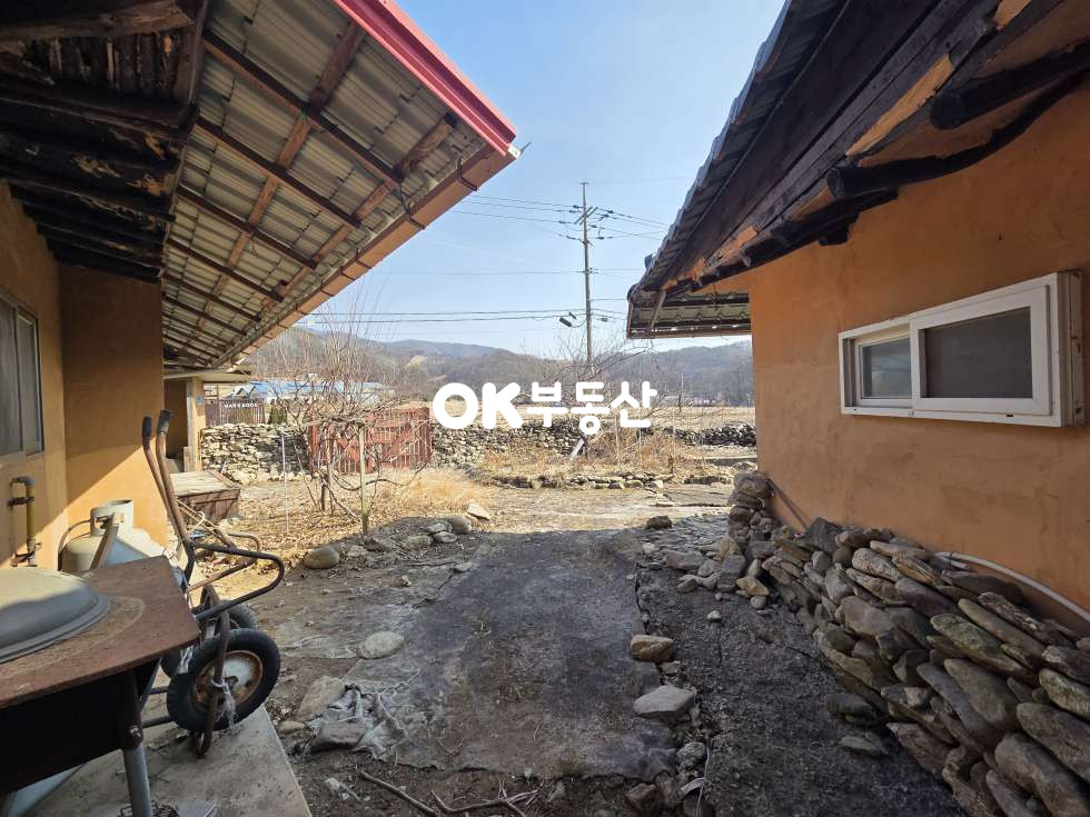 충남 천안동남구 북면 사담리 대지 127평! 예쁜 돌담과 옛 시골집 느낌 그대로.. 맑은 개울물 흐르는 북면, 계획관리지역의 2차선 도로 접한 미등기 주택과 토지 매매!! 매매 매물번호 18103 사진 23