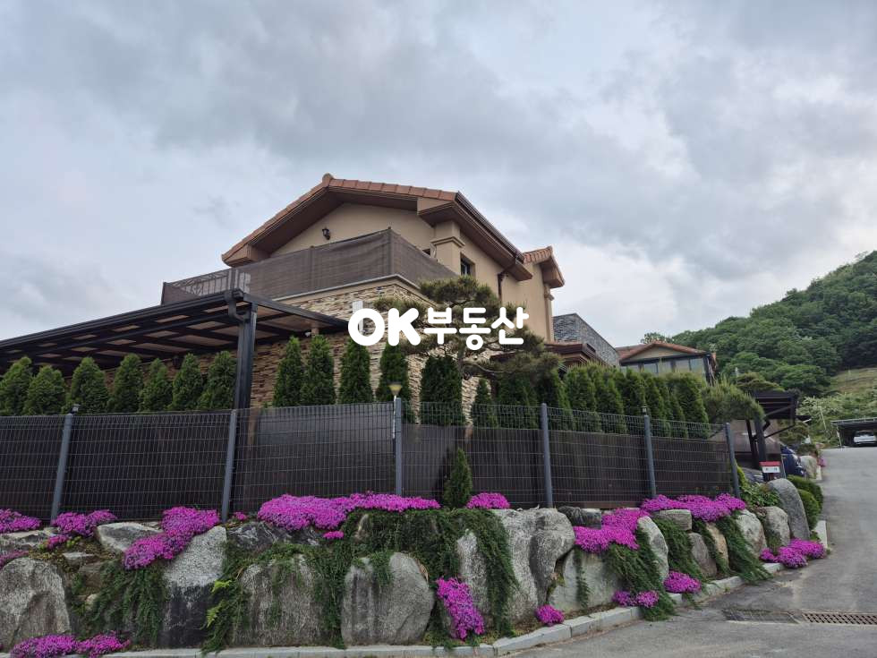 충남 천안동남구 광덕면 신흥리 [342평 두필지]의 넓은 잔디정원 철근콘크리트 전원주택매매 ☆지열난방•태양광으로 관리비 절감☆ 조용하고 쾌적한 주거단지 매매 매물번호 18202 사진 1