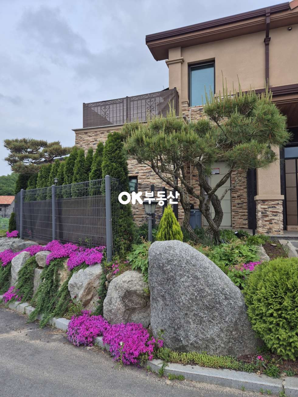 충남 천안동남구 광덕면 신흥리 [342평 두필지]의 넓은 잔디정원 철근콘크리트 전원주택매매 ☆지열난방•태양광으로 관리비 절감☆ 조용하고 쾌적한 주거단지 매매 매물번호 18202 사진 4