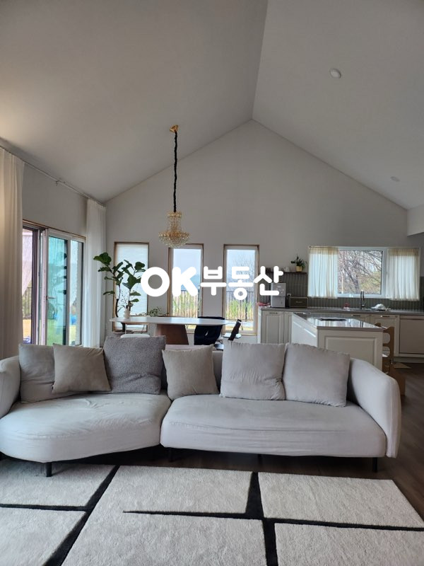 충남 천안동남구 목천읍 교천리 층고 높은 박공지붕 신축급 단층 전원주택매매 ☆시내5분거리 편의시설 가깝고 조용한 전원단지내 위치☆ 텃밭•마당•주차공간 충분 매매 매물번호 18386 사진 4