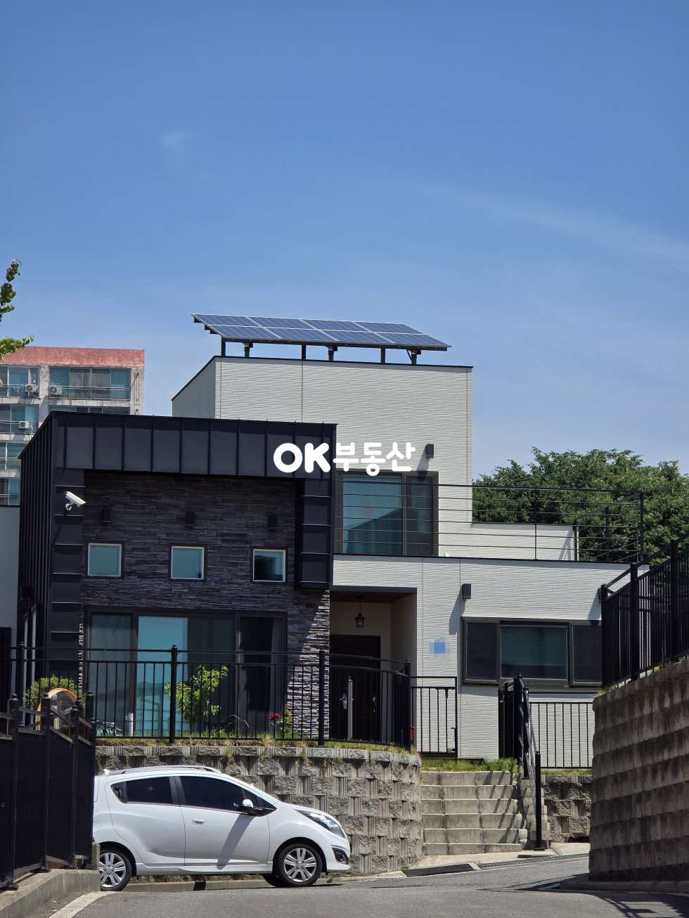 충남 천안서북구 직산읍 상덕리 모던한 인테리어에 태양광으로 관리비 걱정 X ☆채광 좋은 복층형 전원주택 매매☆ 매매 매물번호 18410 사진 1