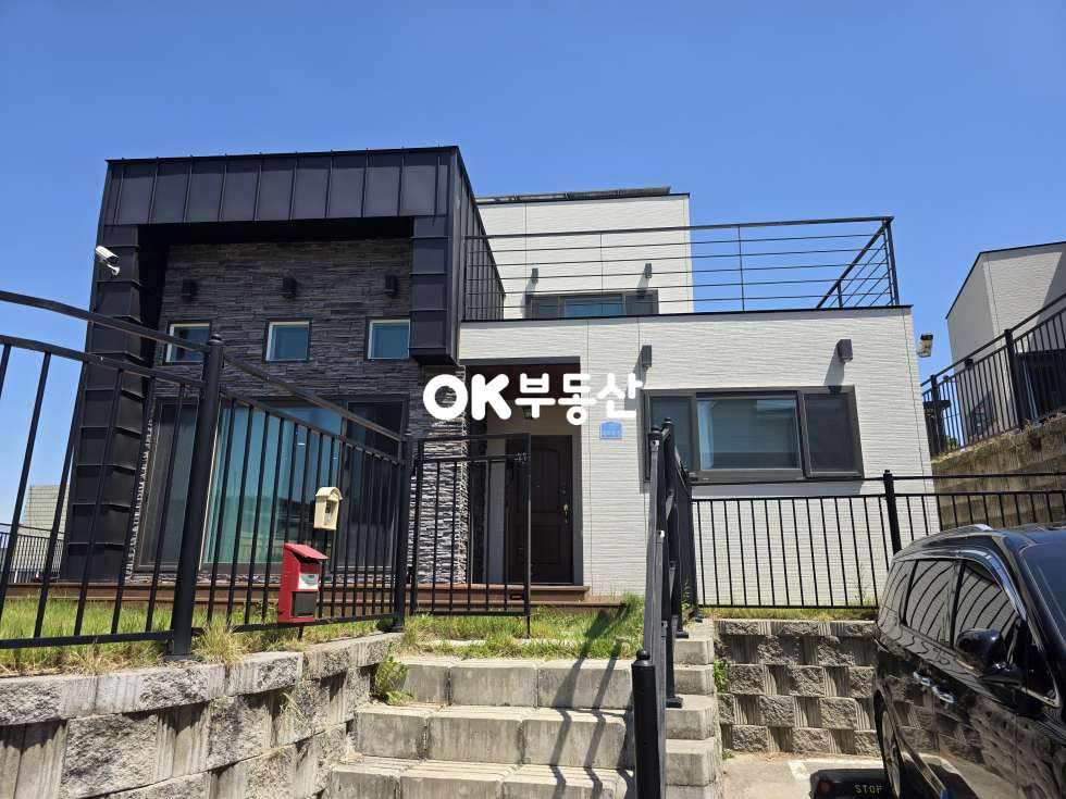 충남 천안서북구 직산읍 상덕리 모던한 인테리어에 태양광으로 관리비 걱정 X ☆채광 좋은 복층형 전원주택 매매☆ 매매 매물번호 18410 사진 2