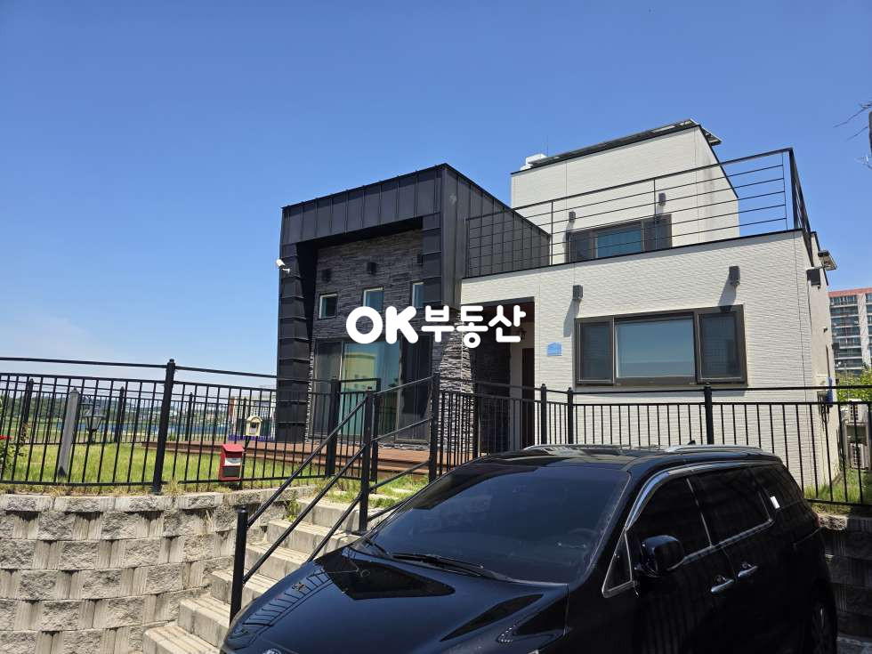 충남 천안서북구 직산읍 상덕리 모던한 인테리어에 태양광으로 관리비 걱정 X ☆채광 좋은 복층형 전원주택 매매☆ 매매 매물번호 18410 사진 3