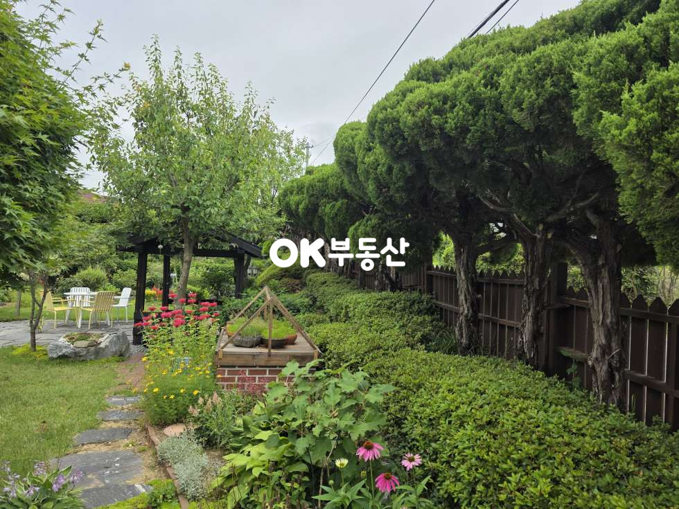 충남 천안서북구 입장면 홍천리 그림 같은 정원이 있는 입장면 전원주택매매 ☆가족 힐링 공간으로 충분한 집☆ 246평 2필지의 넓은부지 매매 매물번호 18441 사진 10