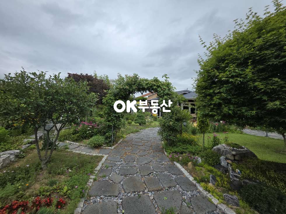 충남 천안서북구 입장면 홍천리 그림 같은 정원이 있는 입장면 전원주택매매 ☆가족 힐링 공간으로 충분한 집☆ 246평 2필지의 넓은부지 매매 매물번호 18441 사진 11