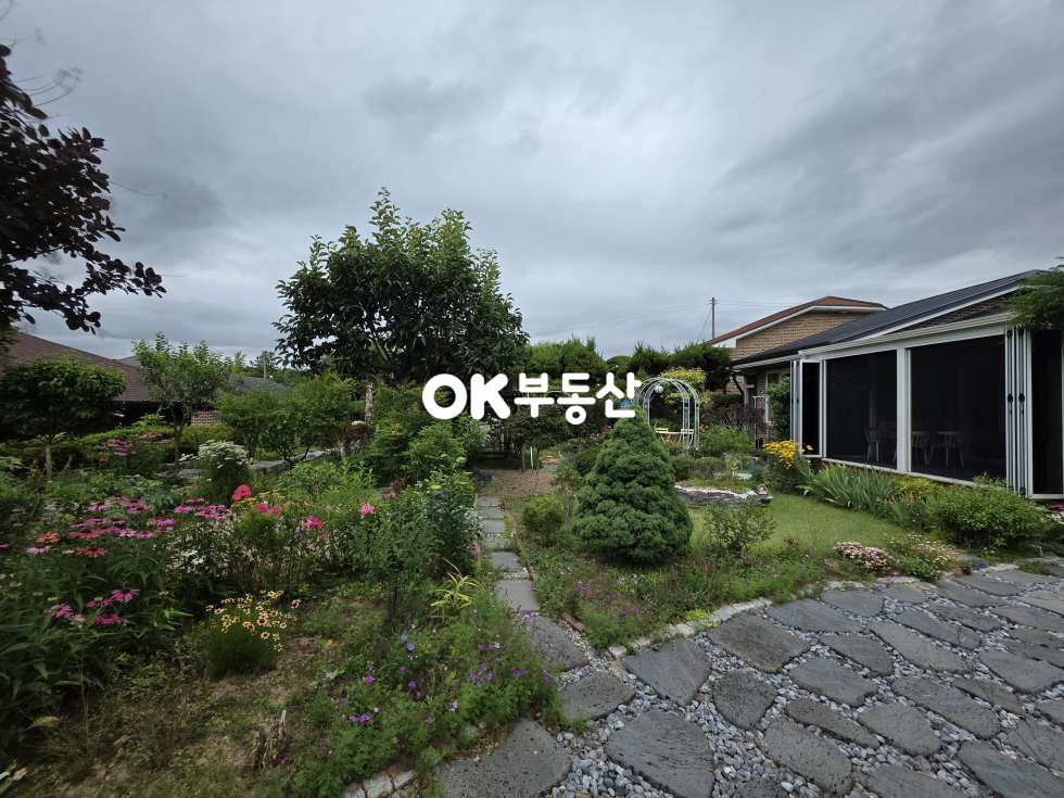 충남 천안서북구 입장면 홍천리 그림 같은 정원이 있는 입장면 전원주택매매 ☆가족 힐링 공간으로 충분한 집☆ 246평 2필지의 넓은부지 매매 매물번호 18441 사진 12