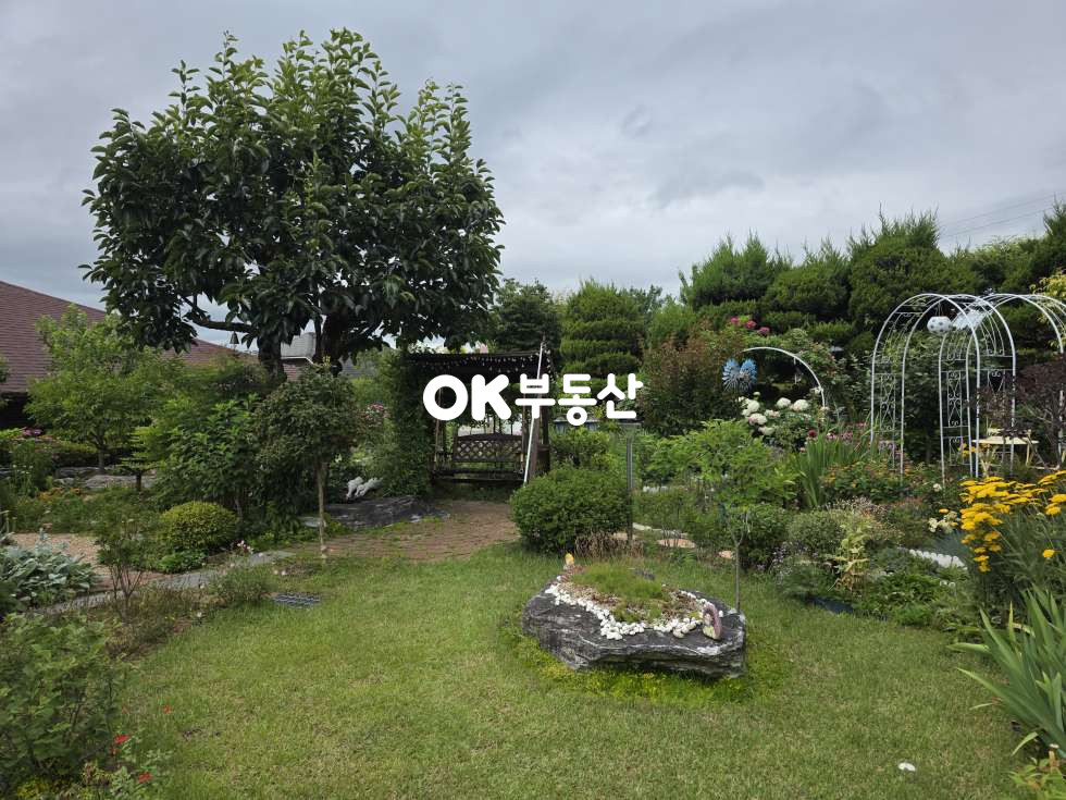충남 천안서북구 입장면 홍천리 그림 같은 정원이 있는 입장면 전원주택매매 ☆가족 힐링 공간으로 충분한 집☆ 246평 2필지의 넓은부지 매매 매물번호 18441 사진 15