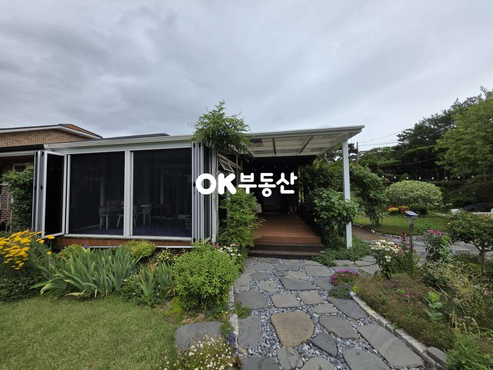 충남 천안서북구 입장면 홍천리 그림 같은 정원이 있는 입장면 전원주택매매 ☆가족 힐링 공간으로 충분한 집☆ 246평 2필지의 넓은부지 매매 매물번호 18441 사진 19