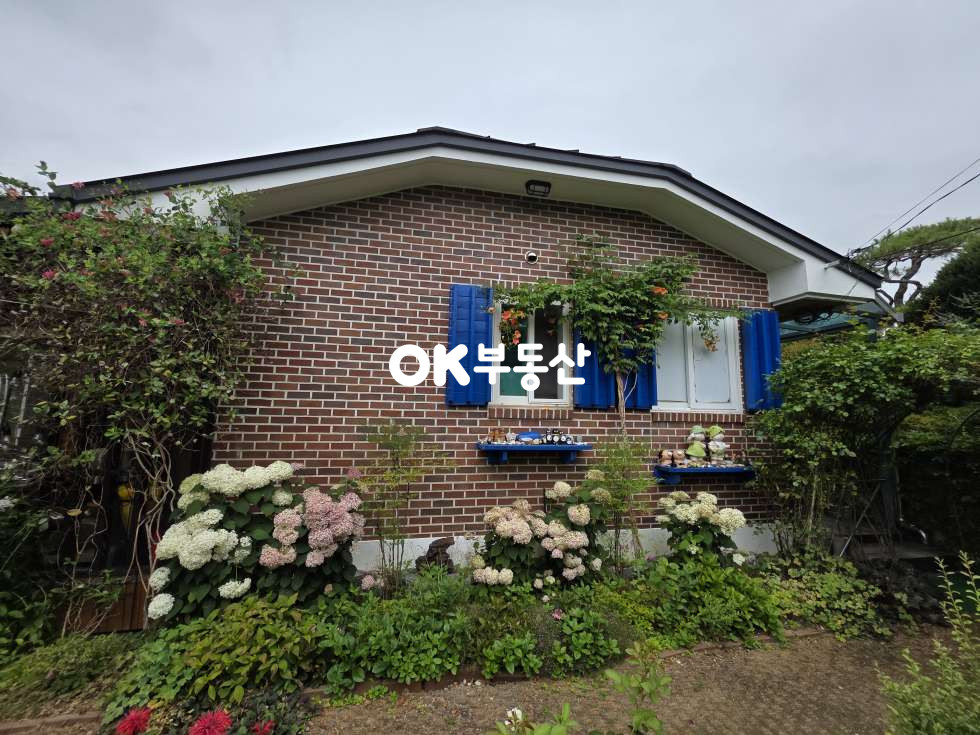 충남 천안서북구 입장면 홍천리 그림 같은 정원이 있는 입장면 전원주택매매 ☆가족 힐링 공간으로 충분한 집☆ 246평 2필지의 넓은부지 매매 매물번호 18441 사진 21