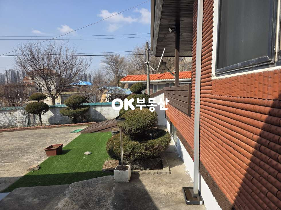 충남 아산시 음봉면 월랑리 233평 정남향 넓은 앞마당과 텃밭 ☆태양광 설치로 관리비 부담없는 집☆ 주차장 완비 매매 매물번호 18167 사진 6