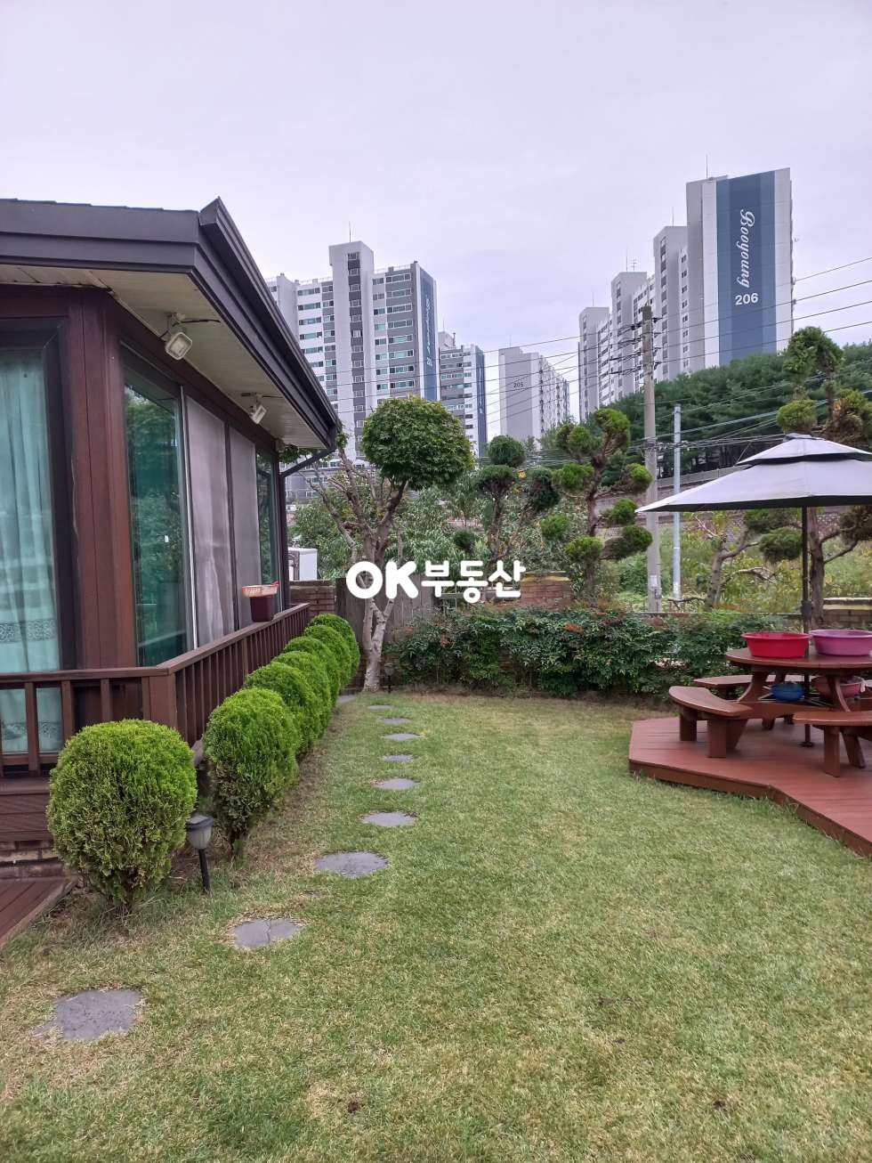 충남 천안서북구 성환읍 매주리 천안 성환읍 시내 가까운 힐링 전원주택매매 ☆넓은 잔디마당•태양광•야외데크•썬룸완비☆ 주택 감성과 생활 인프라를 동시에 누리세요!! 매매 매물번호 18547 사진 5