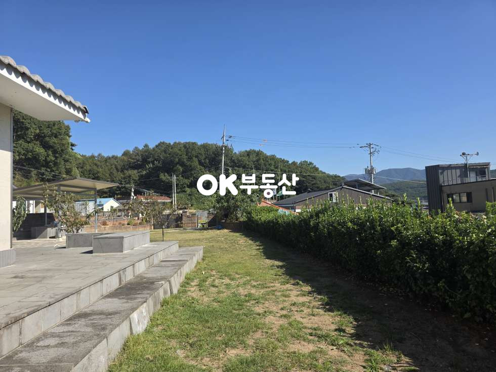충남 아산시 송악면 동화리 아산시 송악면 대지 267평 전원주택매매☆넓은마당•태양광•주차공간 완비☆ 프라이빗한 예쁜 담벼락을 갖춘 철근콘크리트 구조로 된 집!! 매매 매물번호 18645 사진 4